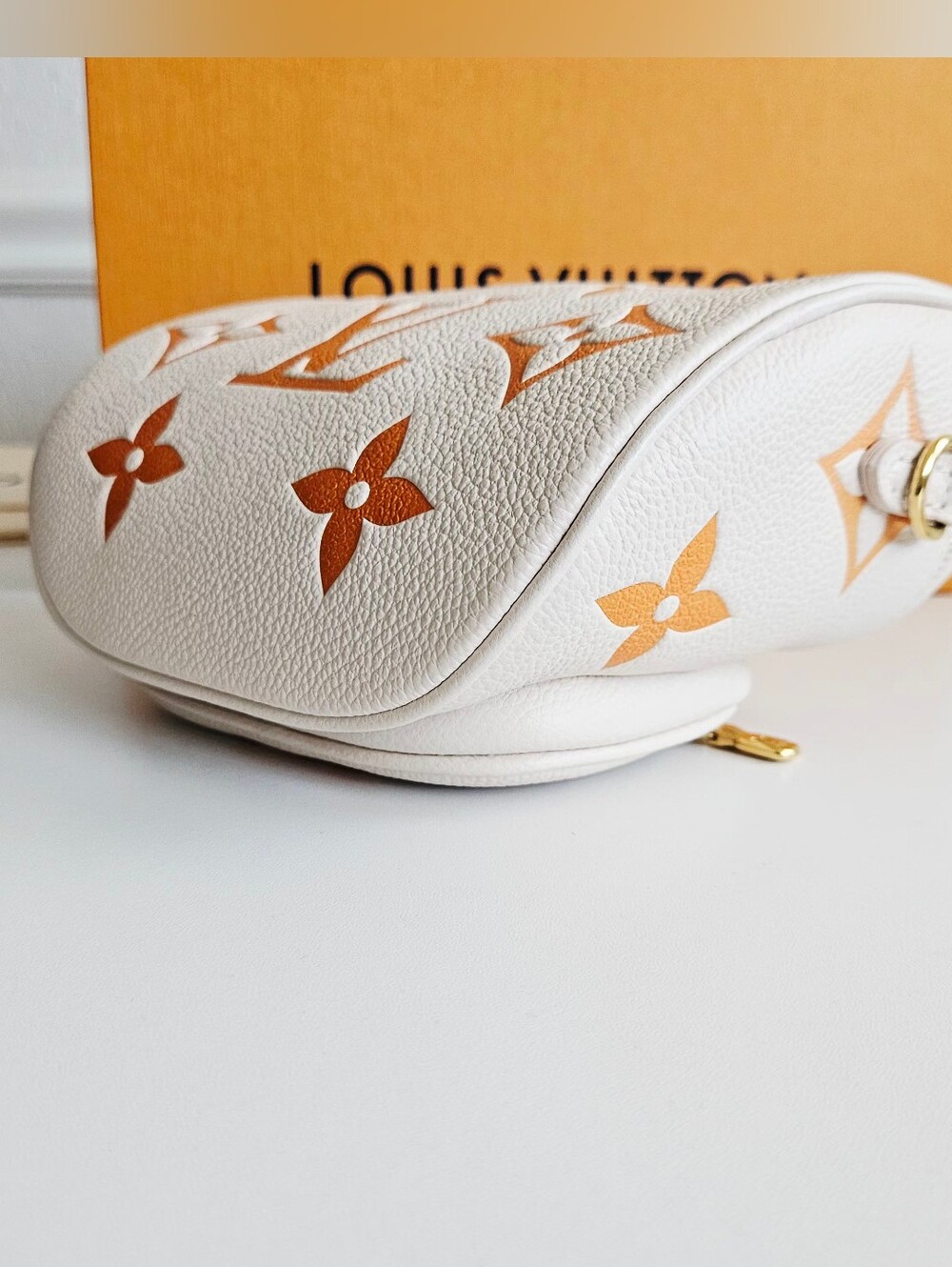 Louis Vuitton Giant By The Pool Cream Safron 4-way Crossbody/Bumbag/Shoulder Bag - Picture 4 of 15